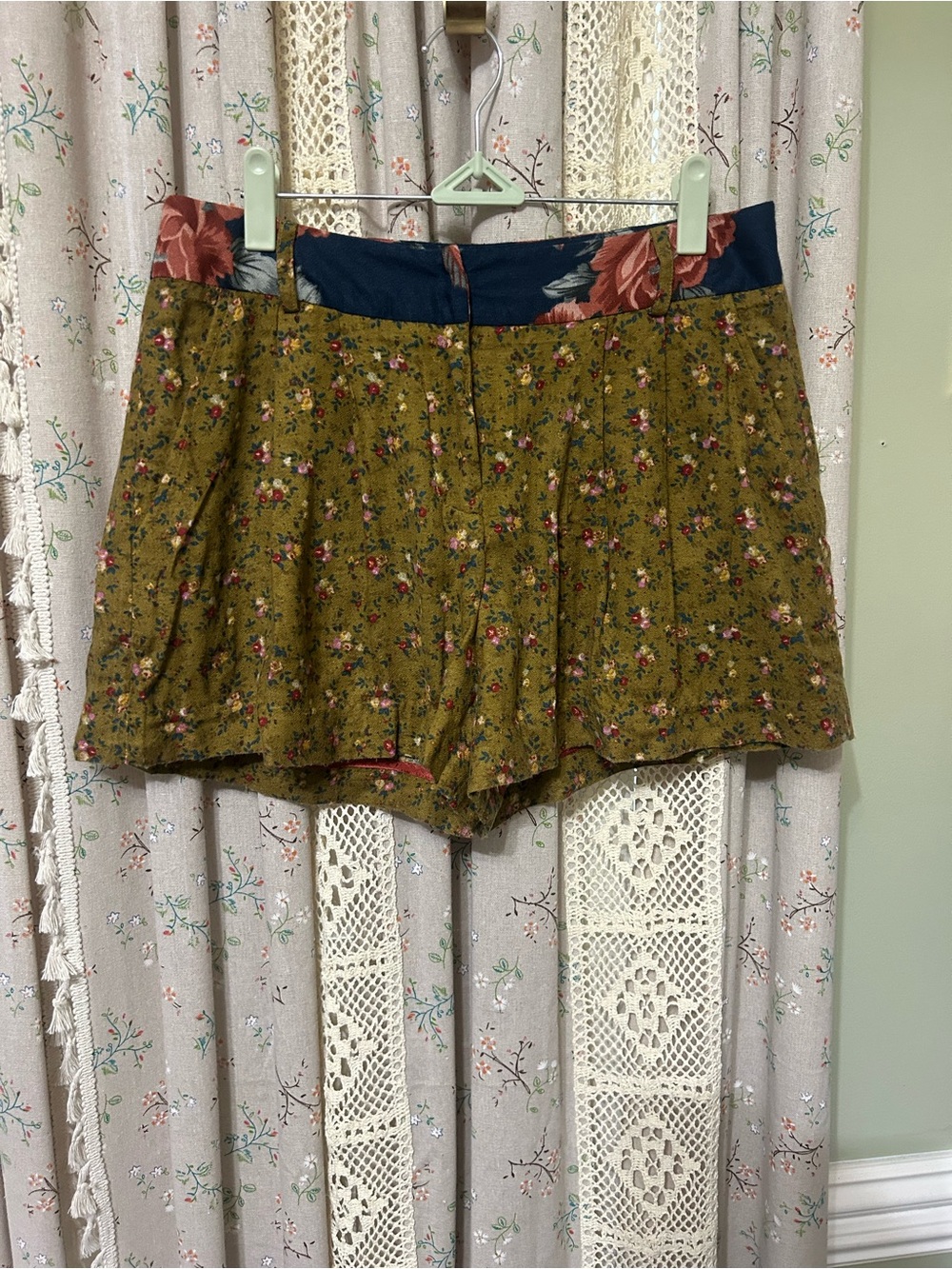 Corey Lynn‎ Calter Floral Pleated Shorts Size 8 Boho Cottagecore Romantic Fall